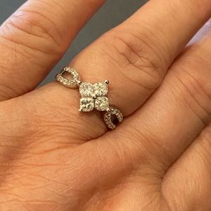 SOLD ON MERCARI July 4 Sale!! 18kt Gold VS1/G Calla Cut Dia Ring 1.11 Ct